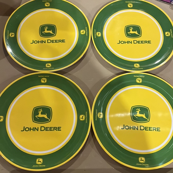 John Deere plastic plates and bowls set of 12 - Picture 4 of 4